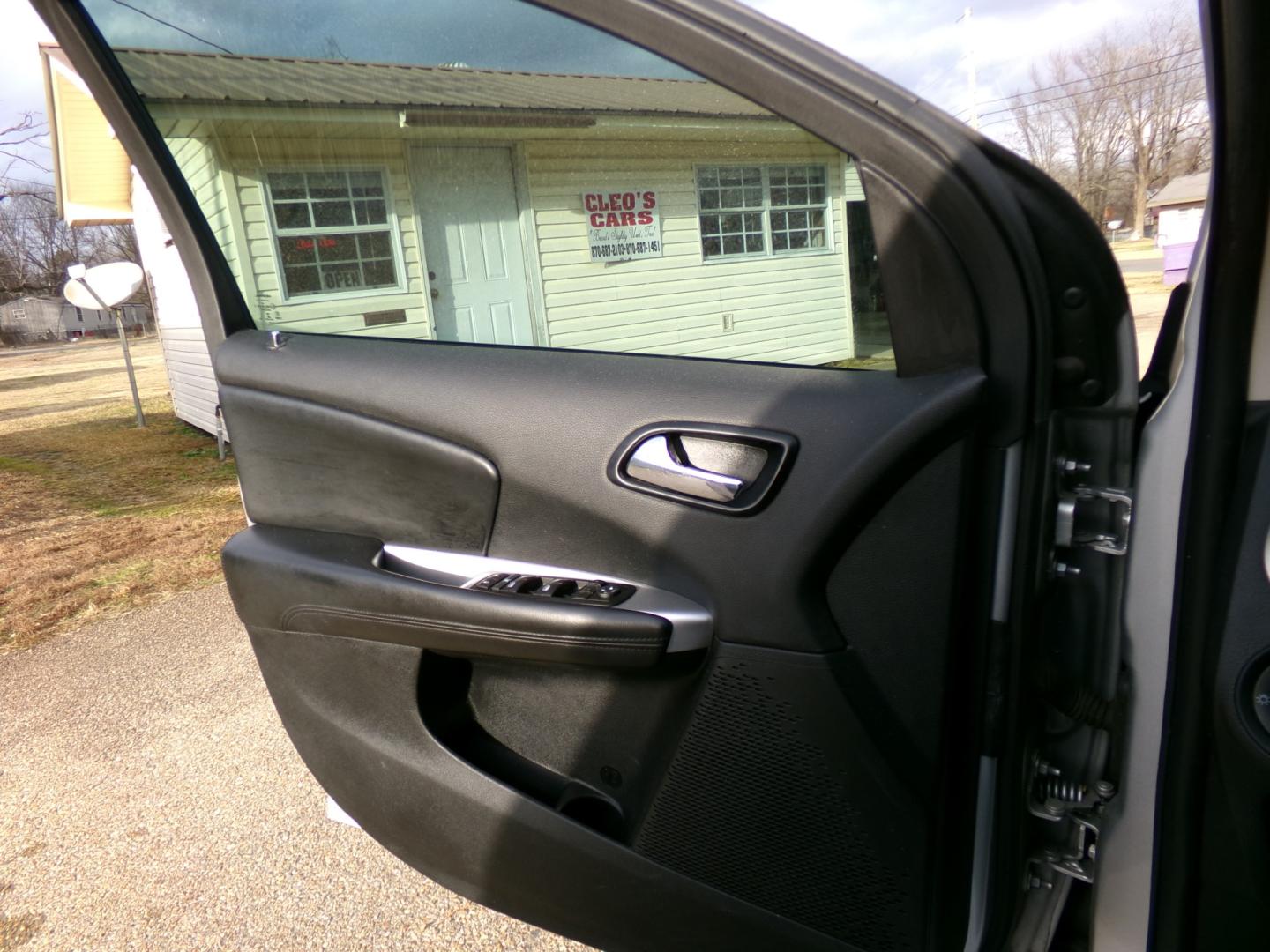 2014 Silver /Black Dodge Journey SE (3C4PDCAB8ET) with an 2.4L L4 DOHC 16V engine, 4-Speed Automatic transmission, located at 401 First NE, Bearden, AR, 71720, (870) 687-3414, 33.726528, -92.611519 - Photo#7